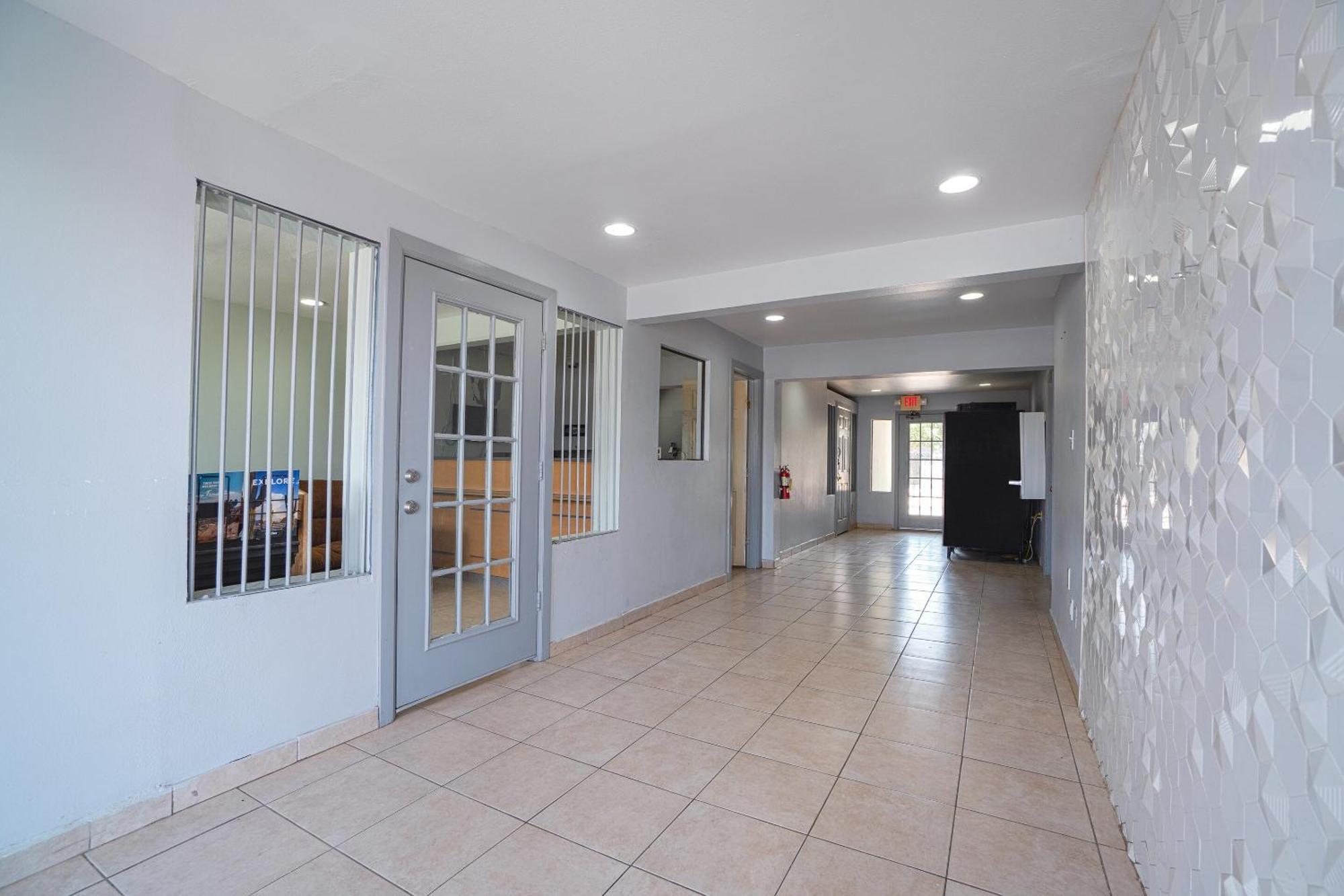 Oyo Hotel Midland Luaran gambar