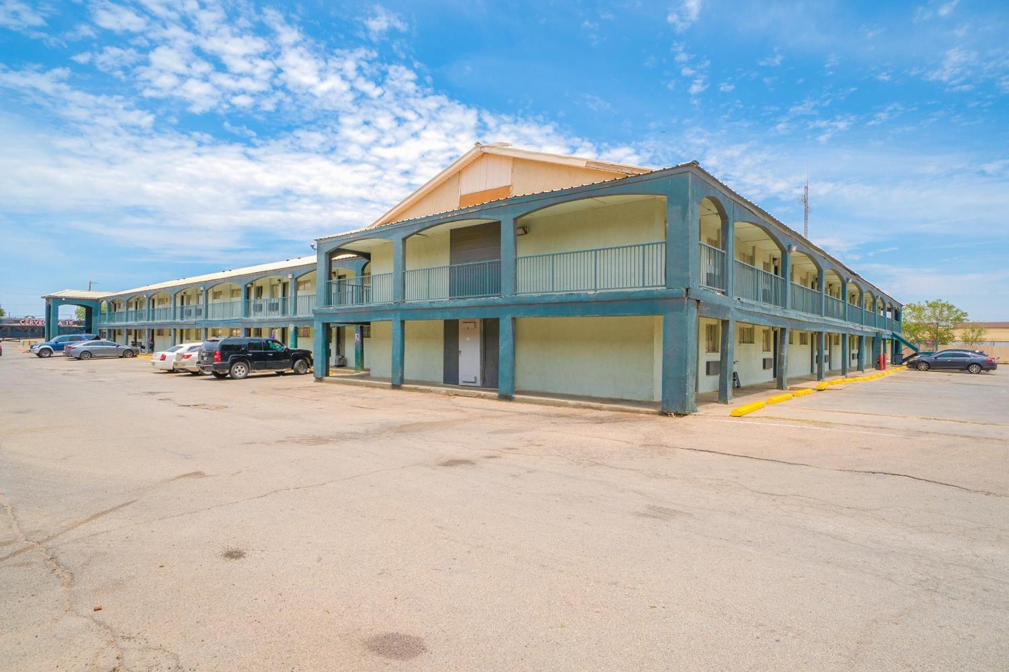 Oyo Hotel Midland Luaran gambar